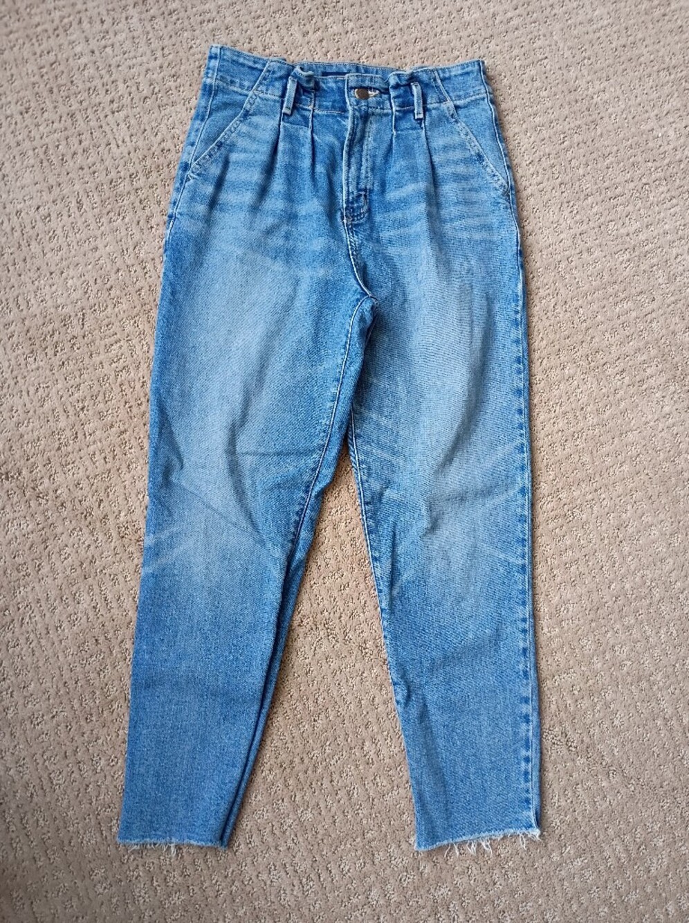Hollister Ultra High Rise Mom Jean - Size 7R